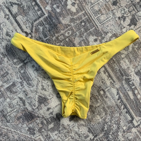 Le Saint Sunshine ☀️ yellow 2 piece triangle bikini 👙 - Picture 5 of 6